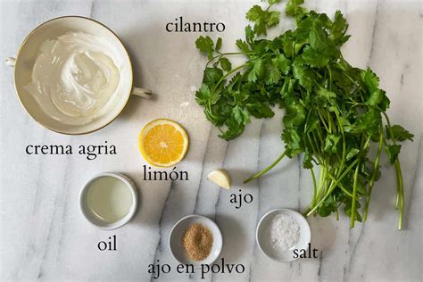 Esquema de los ingredientes necesarios para la salsa verde de pescado