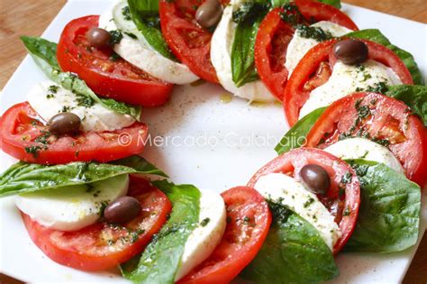 Mezcla de tomate, mozzarella y albahaca