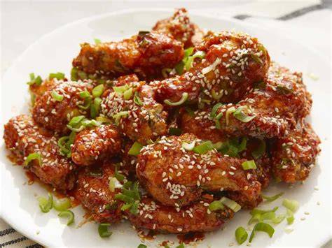 Alitas de pollo coreanas fritas con sésamo y cebolla verde