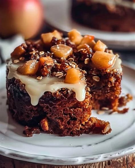 Bizcocho de zanahoria y manzana recién horneado con un toque de canela