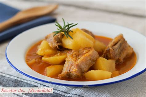 Costillas con patatas y mazorcas