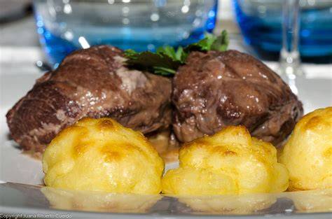 Carrilleras con patatas duquesa