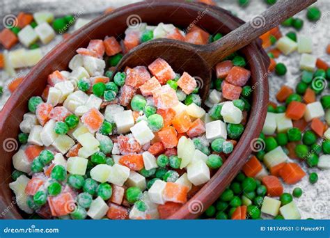 Verduras picadas y mezcladas en un bol