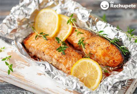 Salmón al papillote recién salido del horno
