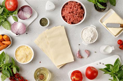 Variedad de ingredientes para lasaña