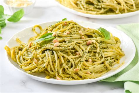 Spaghetti con salsa pesto