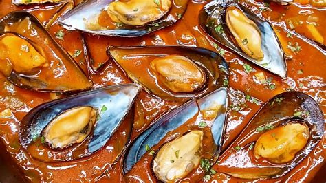 Mejillones frescos y cebolla