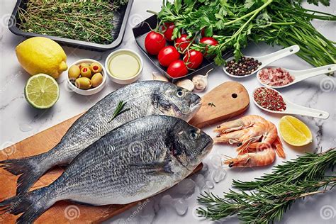 Pescado fresco y gambas