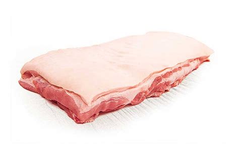 Corte transversal de panceta de cerdo mostrando las capas de grasa y carne magra