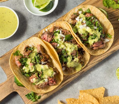 Tacos de secreto ibérico con guacamole