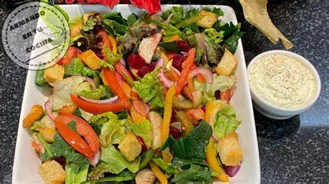 Ensalada tropical para acompañar el cerdo