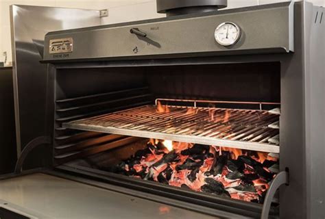 Esquema de un horno de brasa profesional