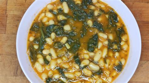 Plato de alubias blancas con acelgas