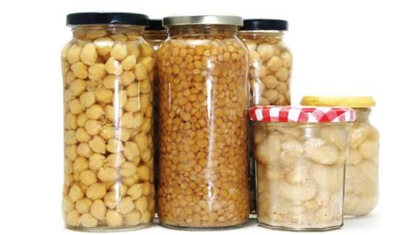 variedad de legumbres cocidas en tarros de cristal