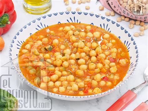 plato de garbanzos con verduras
