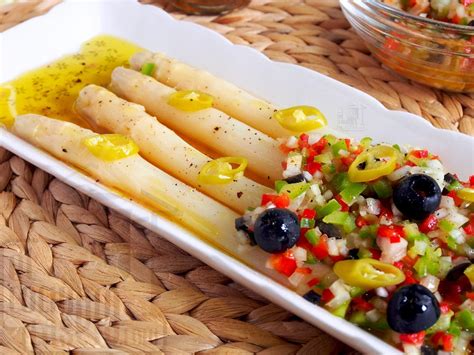 Espárragos blancos con vinagreta de colores