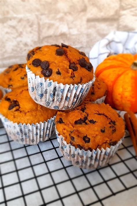 Muffins de calabaza decorados con telarañas de chocolate
