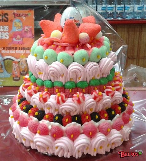 Tarta de chuches decorada con gominolas de Halloween