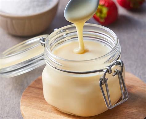 Ingredientes para leche condensada casera: leche y azúcar