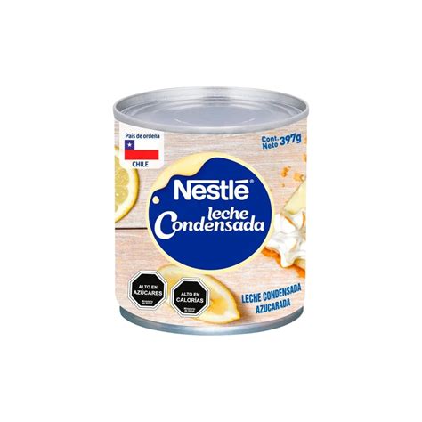 Leche condensada casera en un tarro de cristal