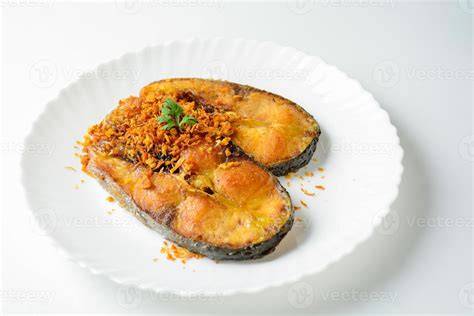 pescado panga frito en plato