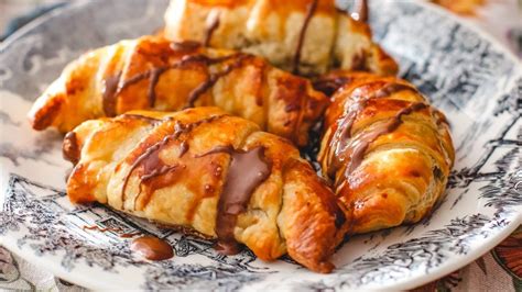 croissants rellenos de chocolate y mermelada