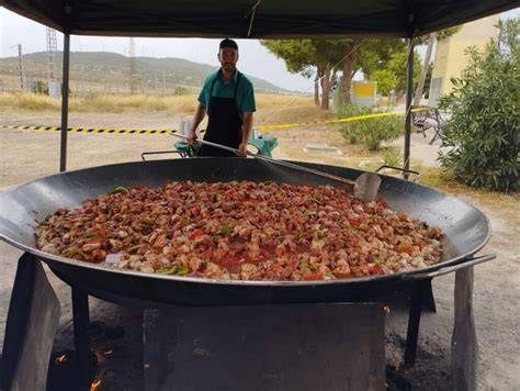 Paella gigante para 100 personas