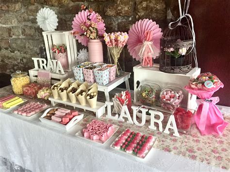 Mesa dulce con galletas de comunión y otros postres