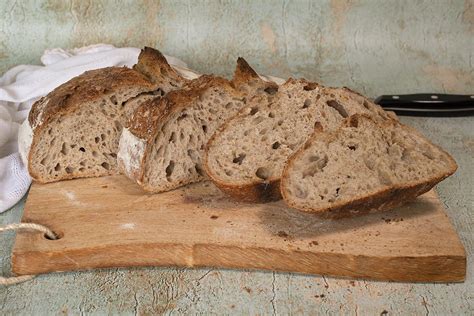 Pan de espelta y centeno en rebanadas con masa madre