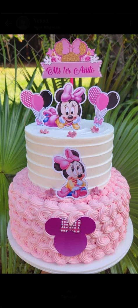 Torta de dos pisos con decoración de Mickey y Minnie