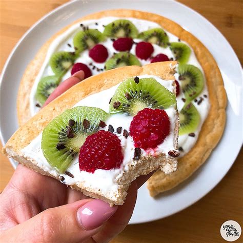 Tortita de avena con frutas variadas