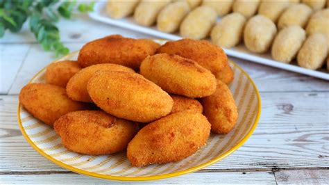 Masa de croquetas enfriándose en un recipiente