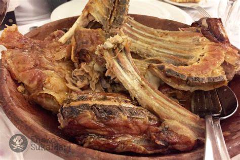Plato de cordero asado, una de las especialidades del restaurante