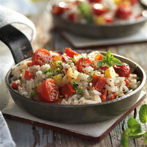 Atún con berenjena y tomatitos servido con arroz