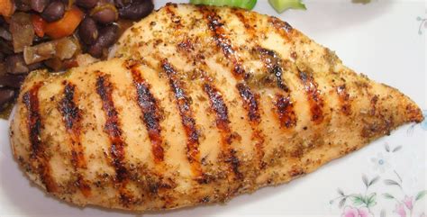 Ingredientes para pechuga de pollo grillada