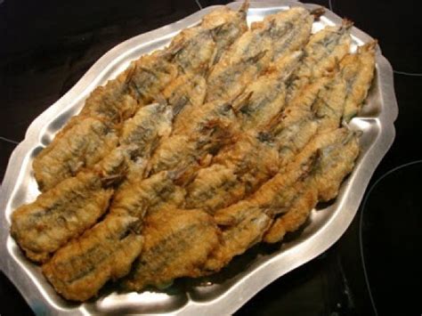 Plato de anchoas rebozadas recién hechas