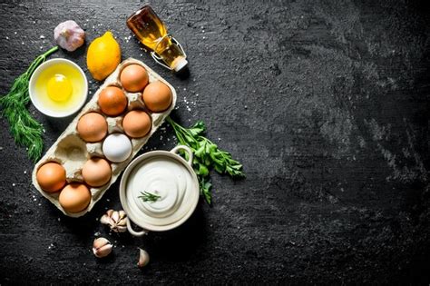 Ingredientes básicos: ajo, aceite, huevo y limón