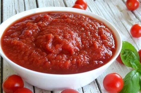 Salsa de perdiz espesa en una cazuela