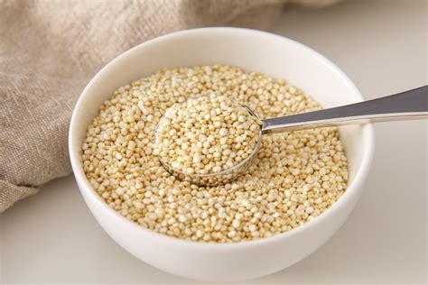 Quinoa con leche en un tazón