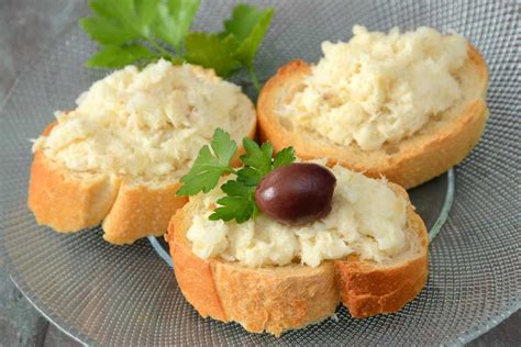 Variedad de entrantes con brandada de bacalao