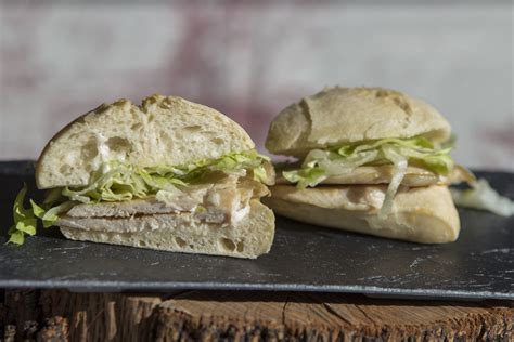 Montadito de pollo con alioli