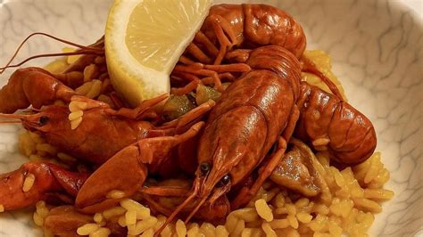 Ingredientes para paella con cangrejos de río