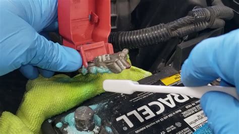 limpieza de terminales de batería con bicarbonato