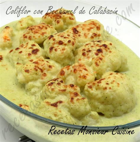 Coliflor cubierta de bechamel de calabacín lista para hornear