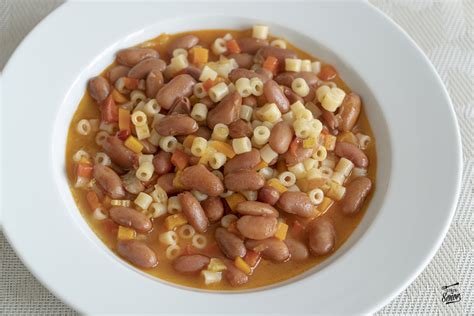 Plato de Pasta e Fagioli recién hecho