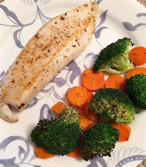 Filete de pescado con mayonesa light y verduras