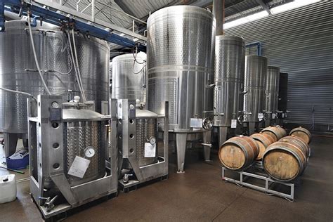 Comparación visual de la fermentación en barrica y crianza en barrica