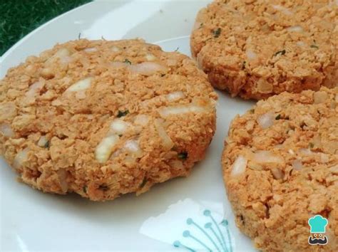 Hamburguesas de soja texturizada y berenjena con guarnición