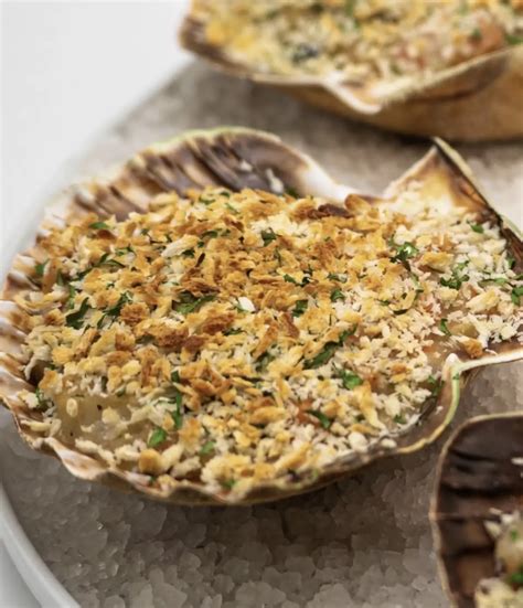 Conchas de vieira gratinadas con mejillones