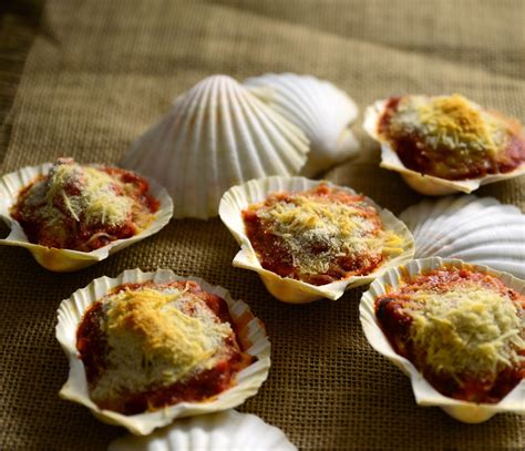 Conchas gratinadas de pollo y jamón